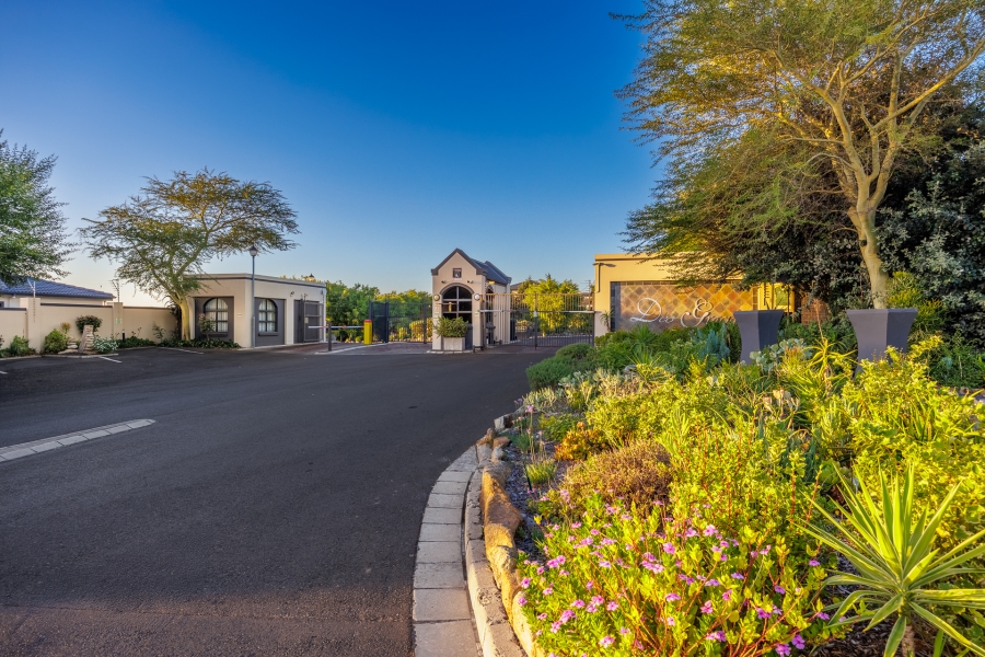 5 Bedroom Property for Sale in Deo Gracia Western Cape